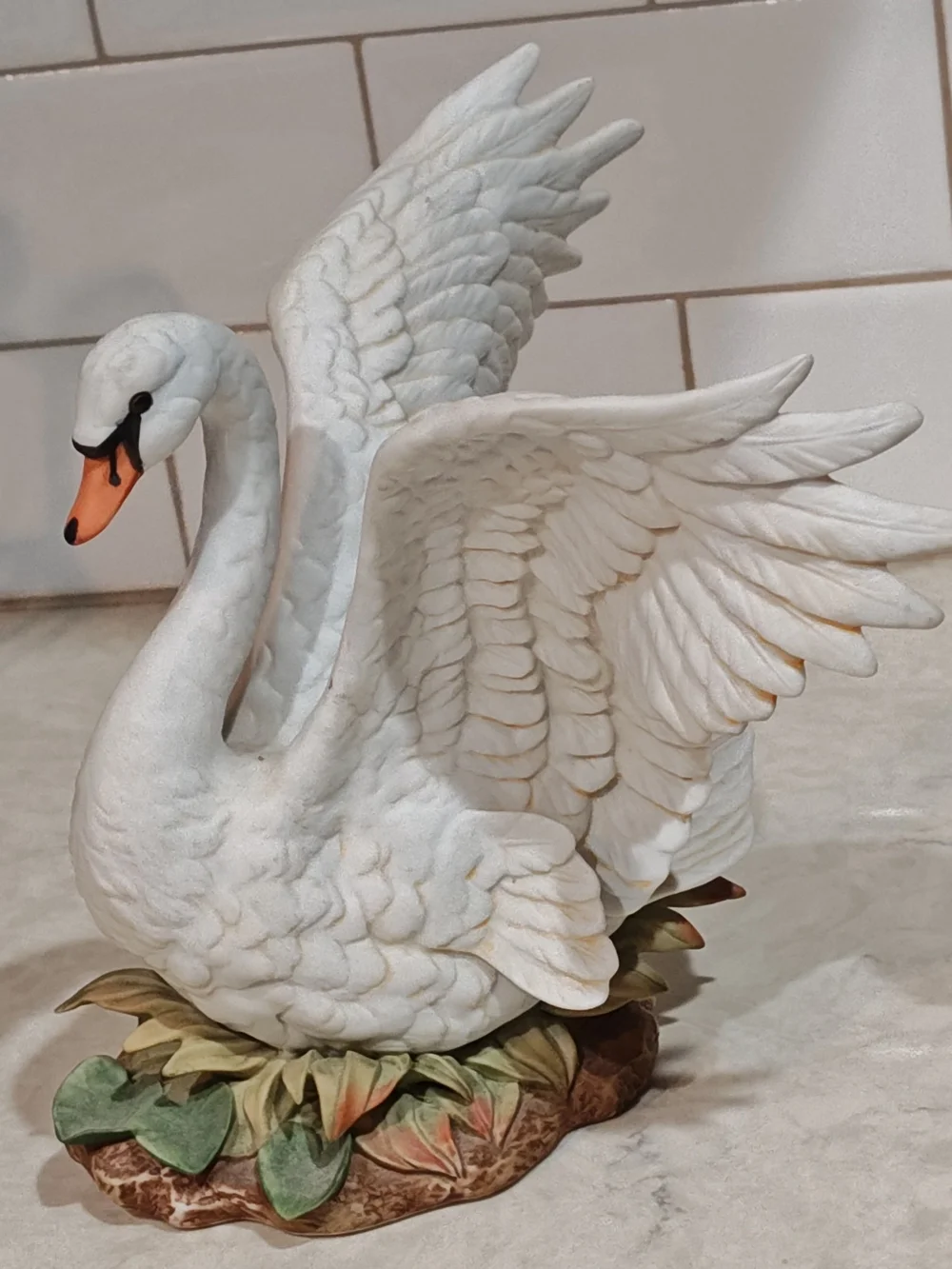 Vintage Cottagecore 1987 Homco Swan Porcelain Figurine on Wooden Base EC!